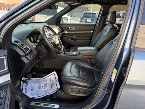 Used 2019 Ford Explorer Platinum image 10