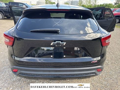 Used 2025 Chevrolet Trax RS w/ Sunroof Package FWD image 31