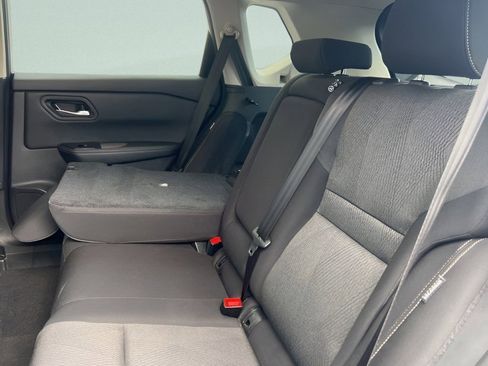 Used 2024 Nissan Rogue SV image 19