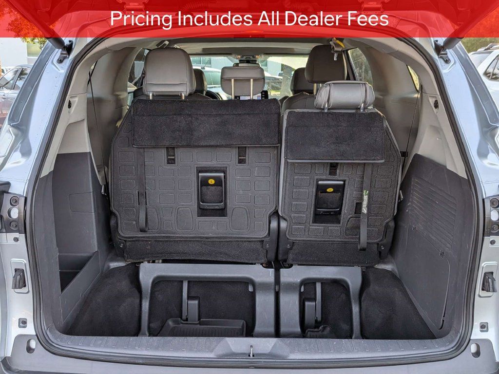 Used 2023 Toyota Sienna XLE FWD image 14
