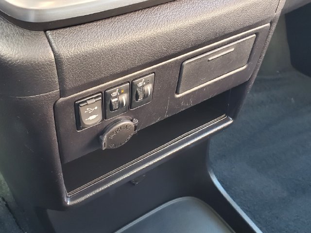 Used 2015 Toyota Sienna SE FWD image 28