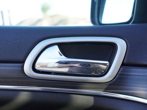 Used 2022 Jeep Grand Cherokee Limited image 11