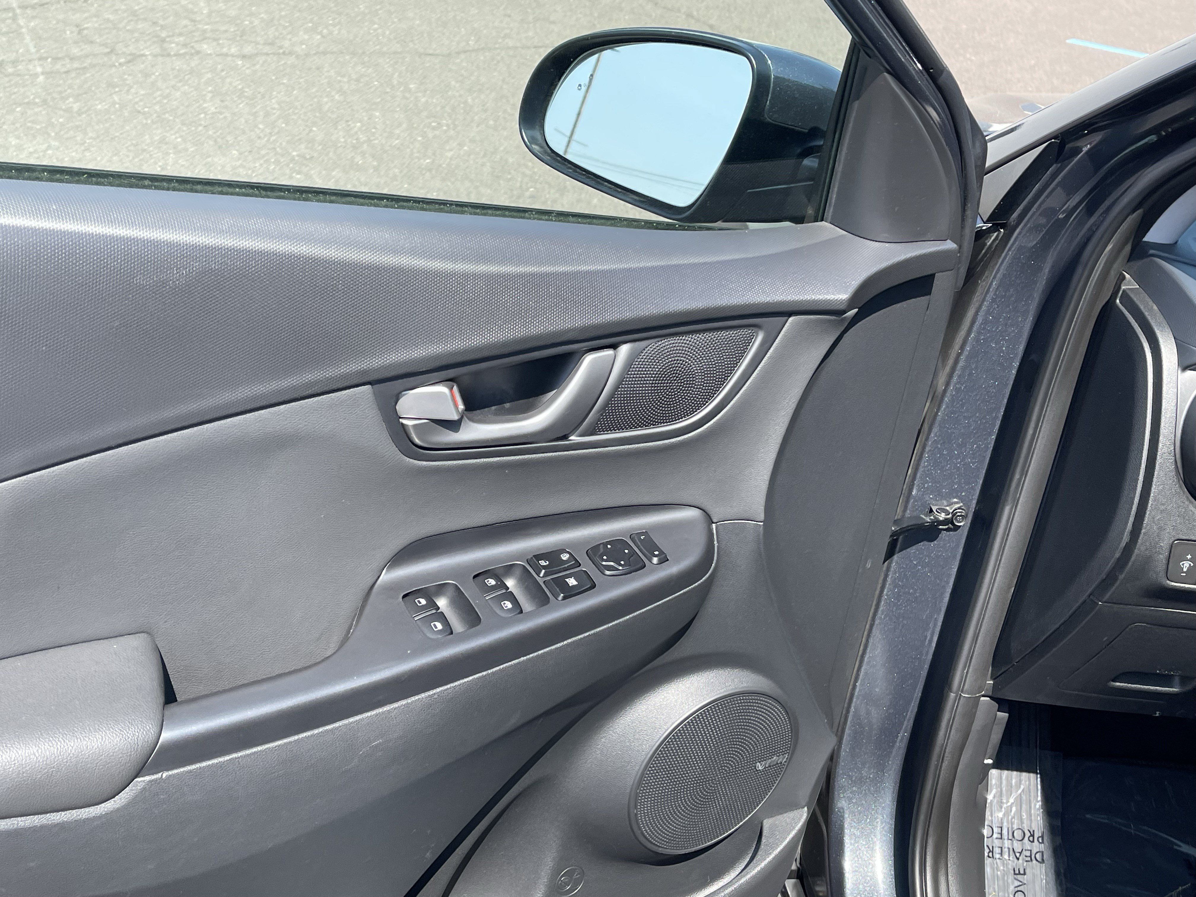 Used 2019 Hyundai Kona Limited FWD image 18