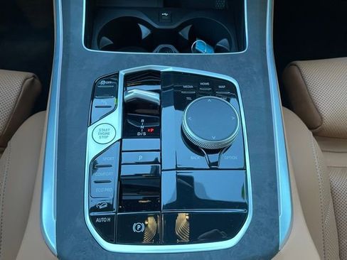 Used 2025 BMW X5 xDrive40i w/ Parking Assistance Package image 21