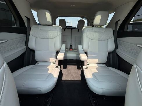 Used 2025 Ford Explorer Platinum w/ Ultimate Package image 40