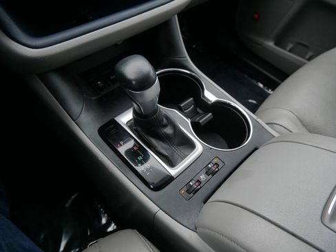 Used 2016 Toyota Highlander Limited image 19