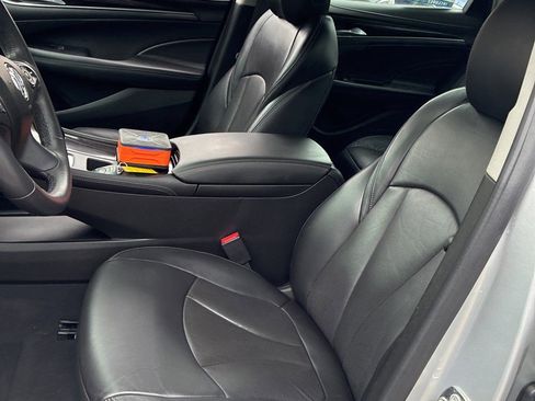 Used 2018 Buick LaCrosse Essence FWD image 2