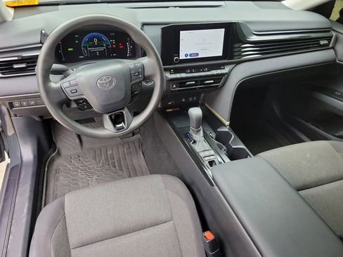 Used 2025 Toyota Camry LE w/ Convenience Package FWD image 17