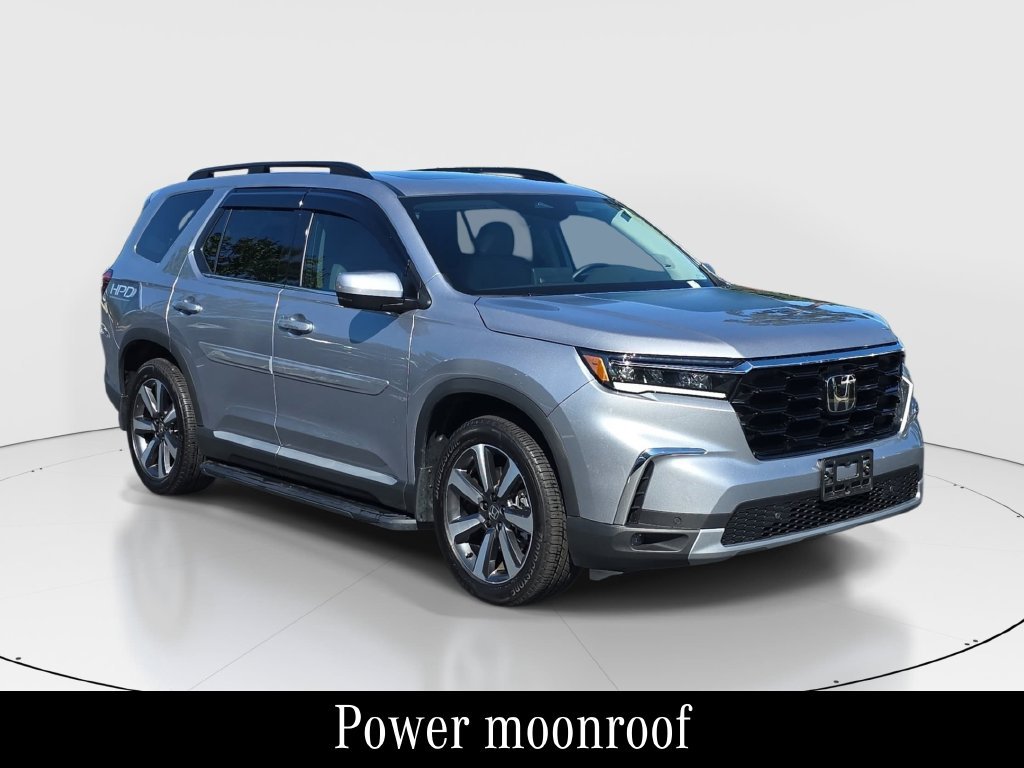 Used 2025 Honda Pilot Touring image 3