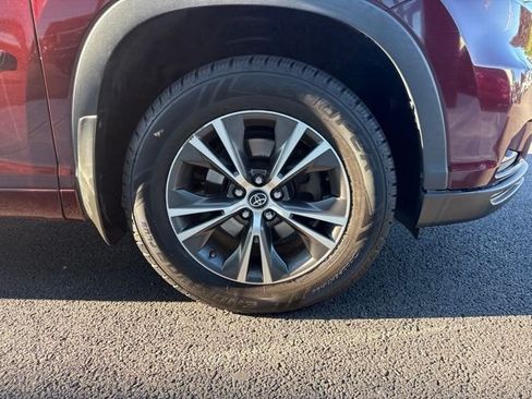 Used 2016 Toyota Highlander XLE AWD/4WD image 11