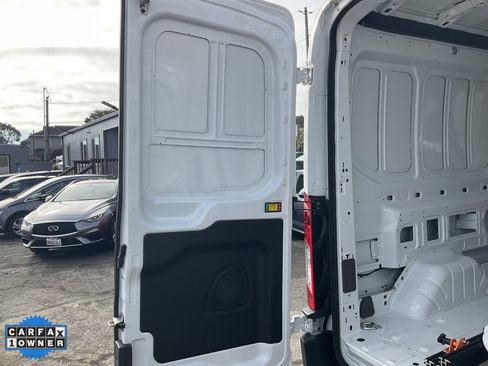 Used 2022 Ford E-Transit Medium Roof image 11