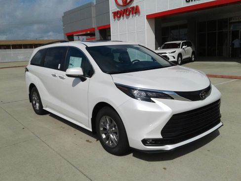 New 2026 Toyota Sienna XLE image 1