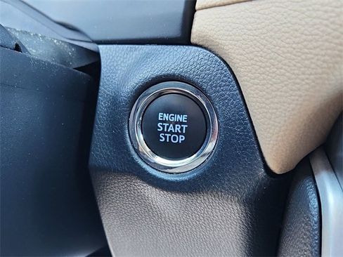 Used 2022 Toyota RAV4 XLE Premium image 31