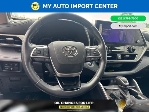 Used 2023 Toyota Highlander Limited AWD/4WD image 9