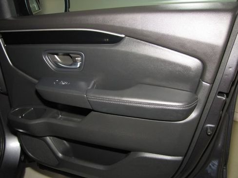 Certified 2025 Honda Pilot Touring image 21