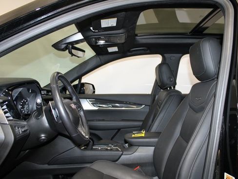 Certified 2024 Cadillac XT6 Sport w/ Technology Package image 7