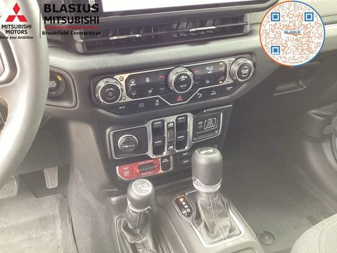 Used 2024 Jeep Wrangler Unlimited AWD/4WD image 41