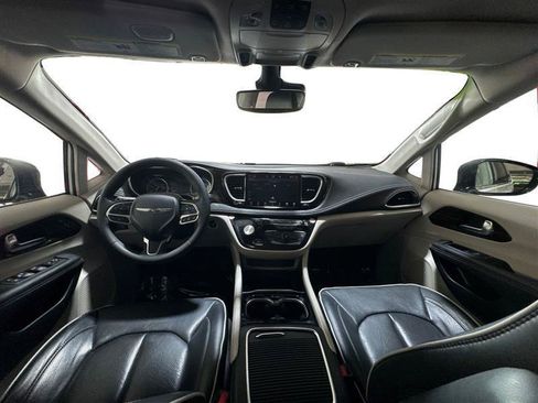 Used 2023 Chrysler Pacifica Limited FWD image 14