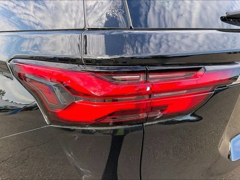Used 2023 Chevrolet Traverse Premier AWD/4WD image 30