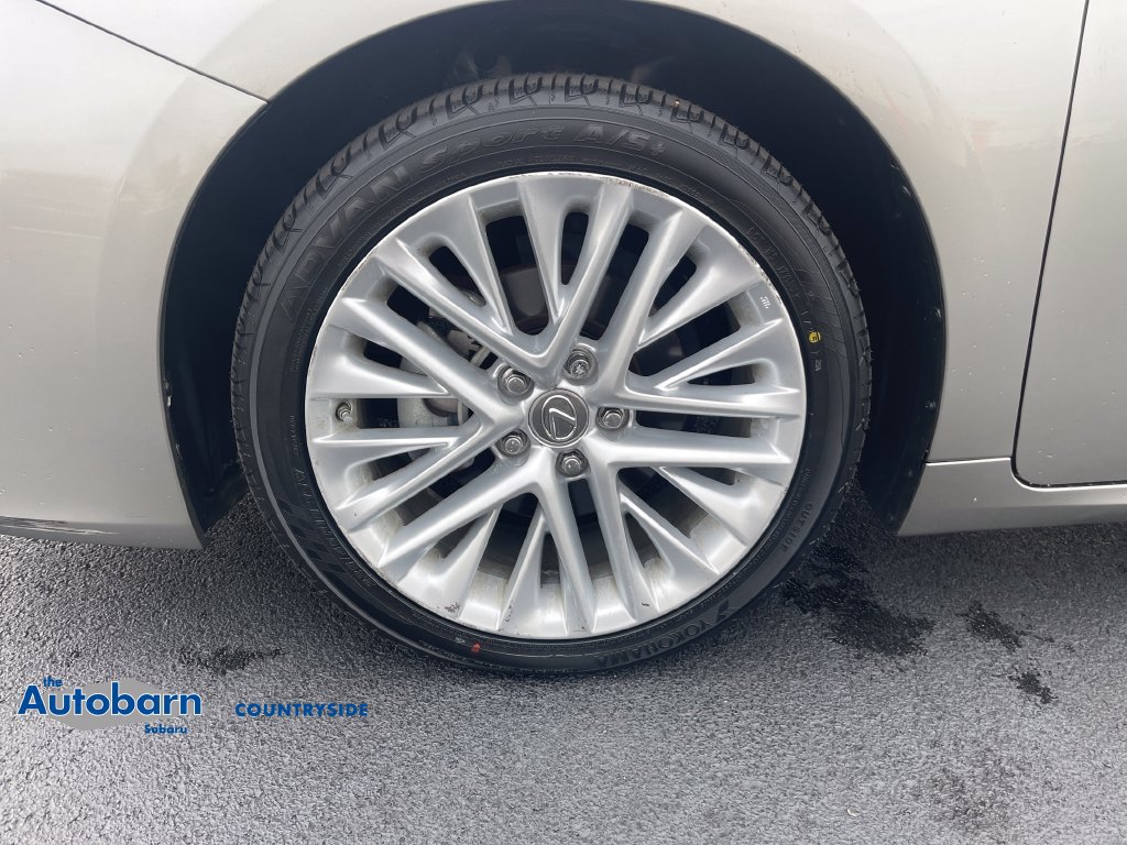 Used 2018 Lexus ES 350 w/ Luxury Package w/Wood Trim FWD image 28