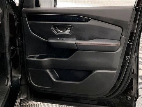 Used 2025 Honda Pilot TrailSport image 21