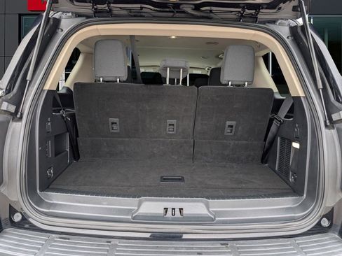 Used 2022 Ford Expedition XLT image 12