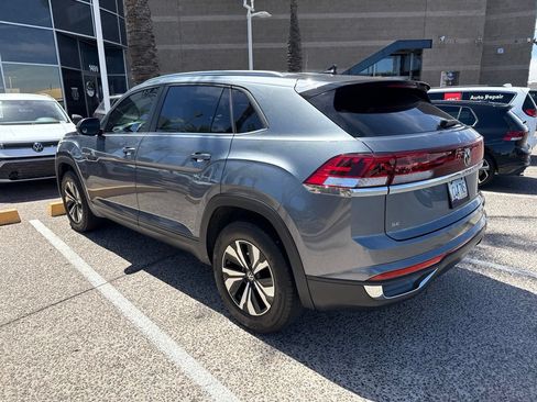 Used 2024 Volkswagen Atlas Cross Sport SE FWD image 10