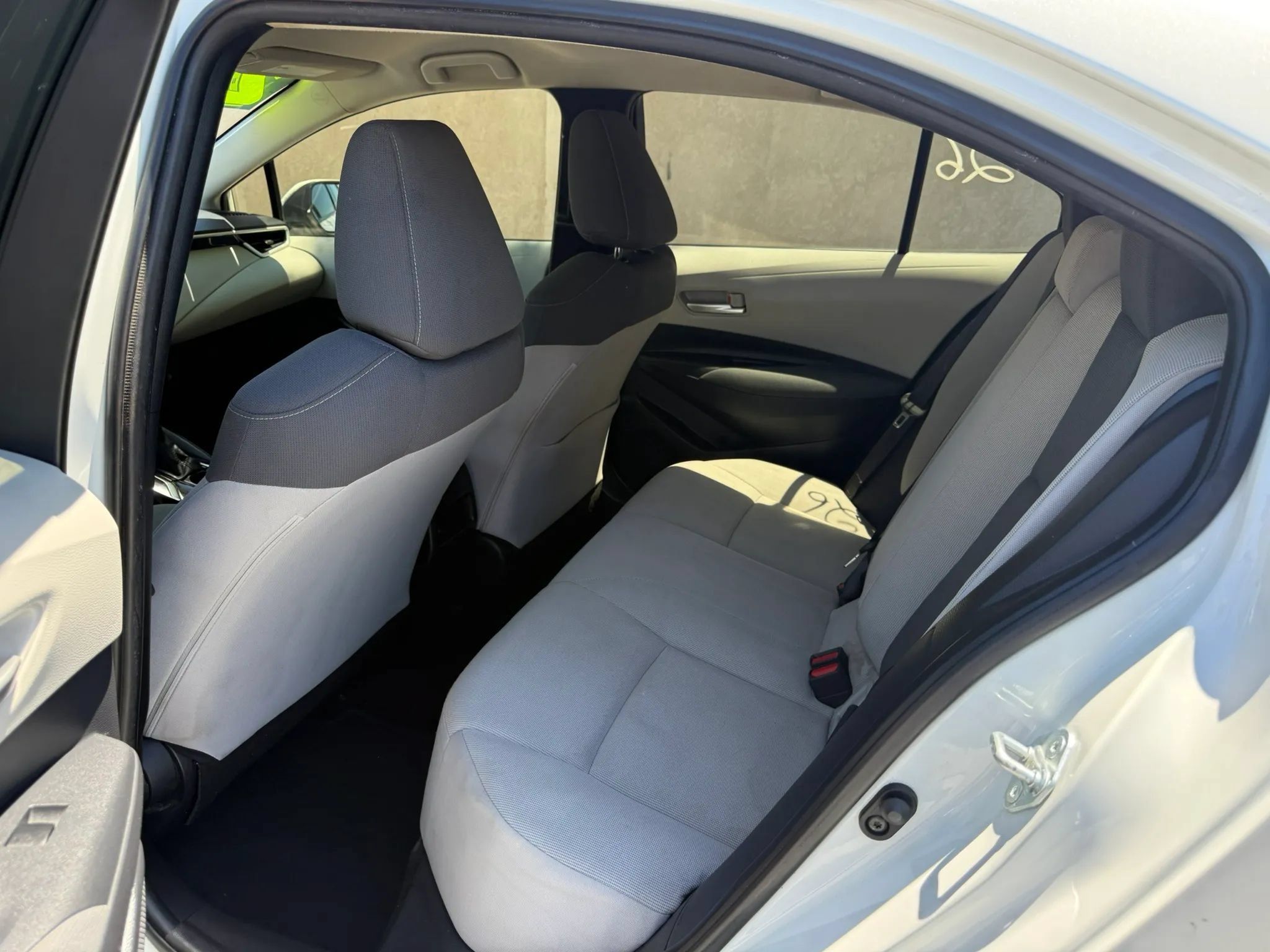 Used 2021 Toyota Corolla LE w/ Carpet Mat Package (TMS) FWD image 7