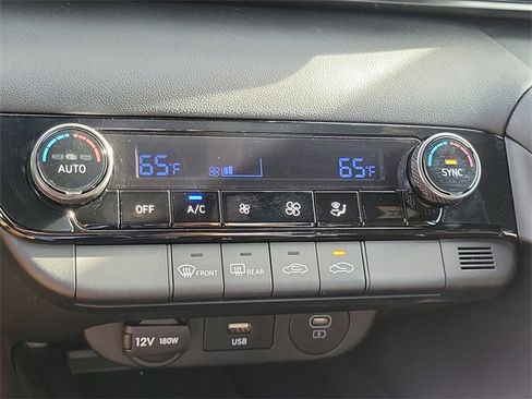Used 2025 Hyundai Elantra Sport image 11