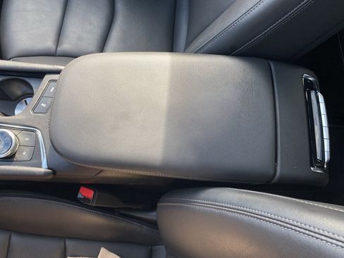 Used 2025 Cadillac XT6 Premium Luxury image 34