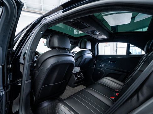 Used 2020 Bentley Flying Spur W12 image 59