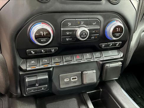 Used 2019 GMC Sierra 1500 AT4 w/ AT4 Premium Package AWD/4WD image 34