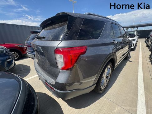 Used 2021 Ford Explorer Limited w/ Equipment Group 301A RWD image 4