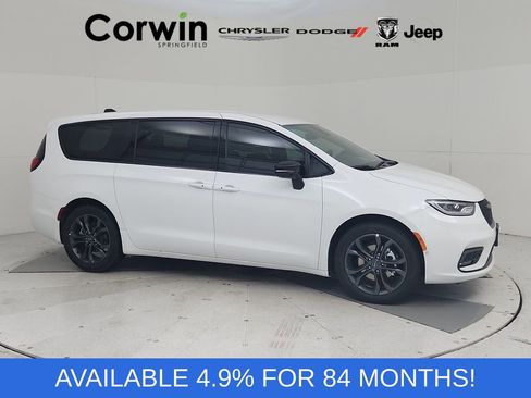 New 2026 Chrysler Pacifica Select image 1