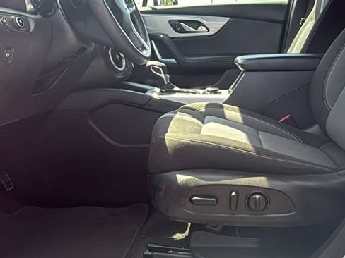 Used 2025 Chevrolet Blazer LT FWD image 13