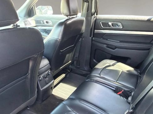 Used 2019 Ford Explorer XLT w/ Equipment Group 202A AWD/4WD image 8