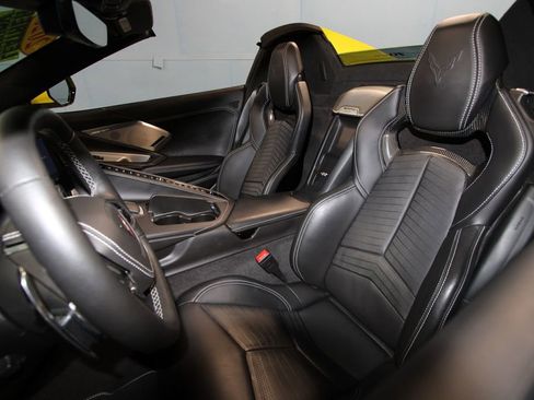 Used 2023 Chevrolet Corvette Stingray Premium Conv w/ Battery Protection Package image 4