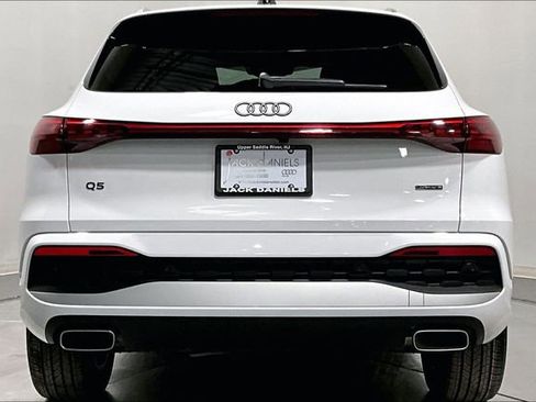 Certified 2025 Audi Q5 Premium w/ Convenience Package image 4
