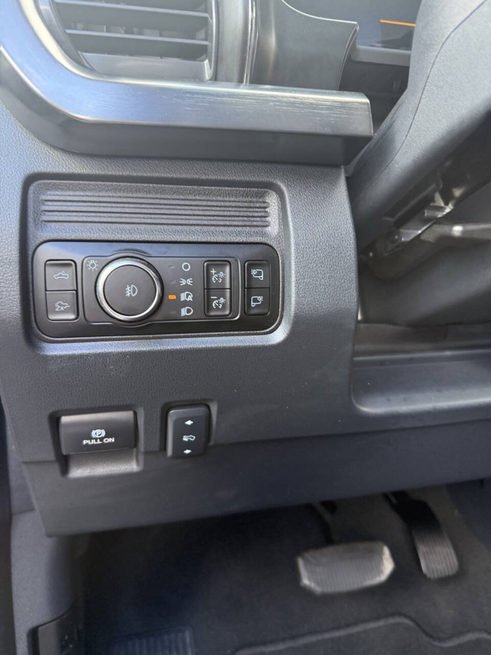 Used 2025 Ford F350 Lariat w/ Camper Package AWD/4WD image 12