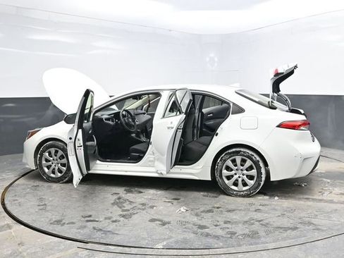 Used 2020 Toyota Corolla LE image 43