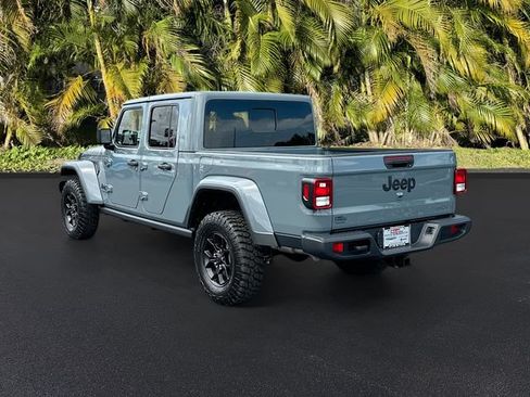 Used 2025 Jeep Gladiator Sport AWD/4WD image 4