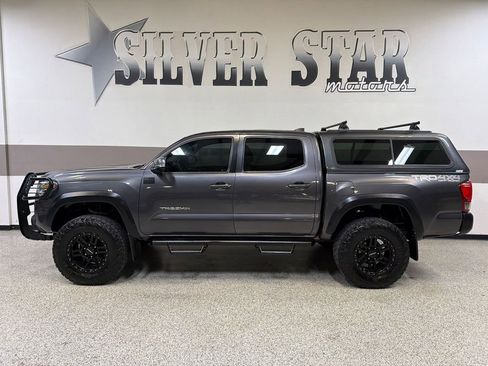 Used 2017 Toyota Tacoma TRD Off-Road w/ Tow Package (A/T) AWD/4WD image 5