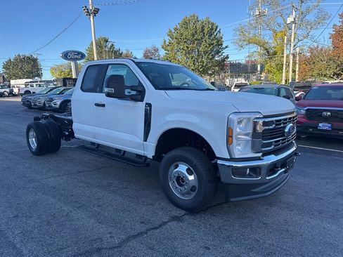 New 2026 Ford F350 XL w/ XL Chrome Package image 3
