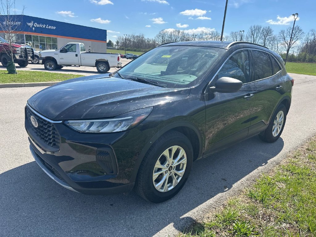 Used 2023 Ford Escape Active w/ Tech Pack #1 AWD/4WD image 2