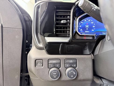 Used 2022 Chevrolet Silverado 1500 LT AWD/4WD image 35