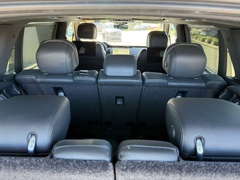 Used 2023 Land Rover Range Rover Long Wheelbase SE image 8