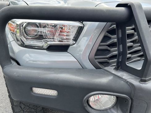 Used 2021 Toyota Tacoma TRD Off-Road image 8