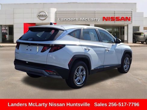 Used 2025 Hyundai Tucson SE FWD image 3