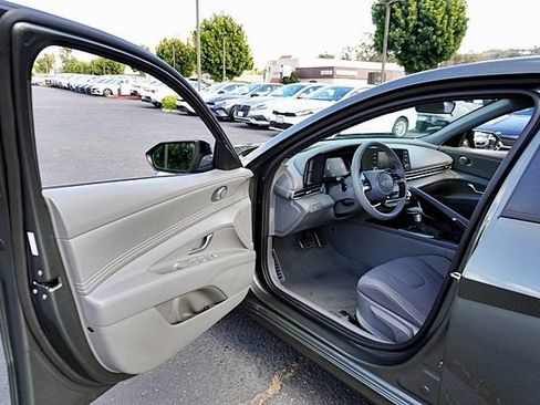 Certified 2026 Hyundai Elantra Sport FWD image 37