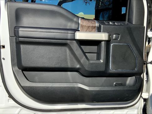 Used 2019 Ford F250 Lariat w/ Lariat Value Package image 21